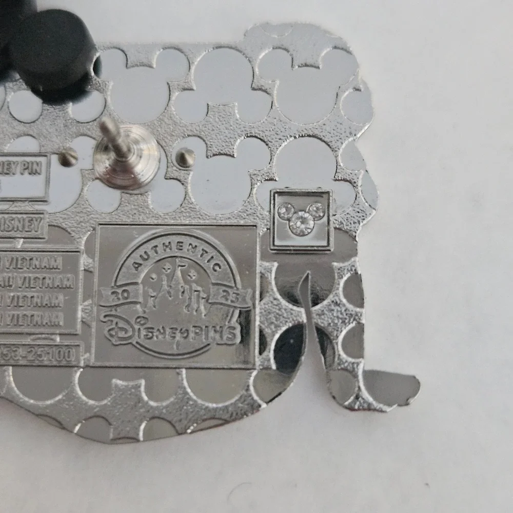 NEW Disney Snow White Walt Disney World D Hidden Disney 2025 Pin - Picture 4 of 4